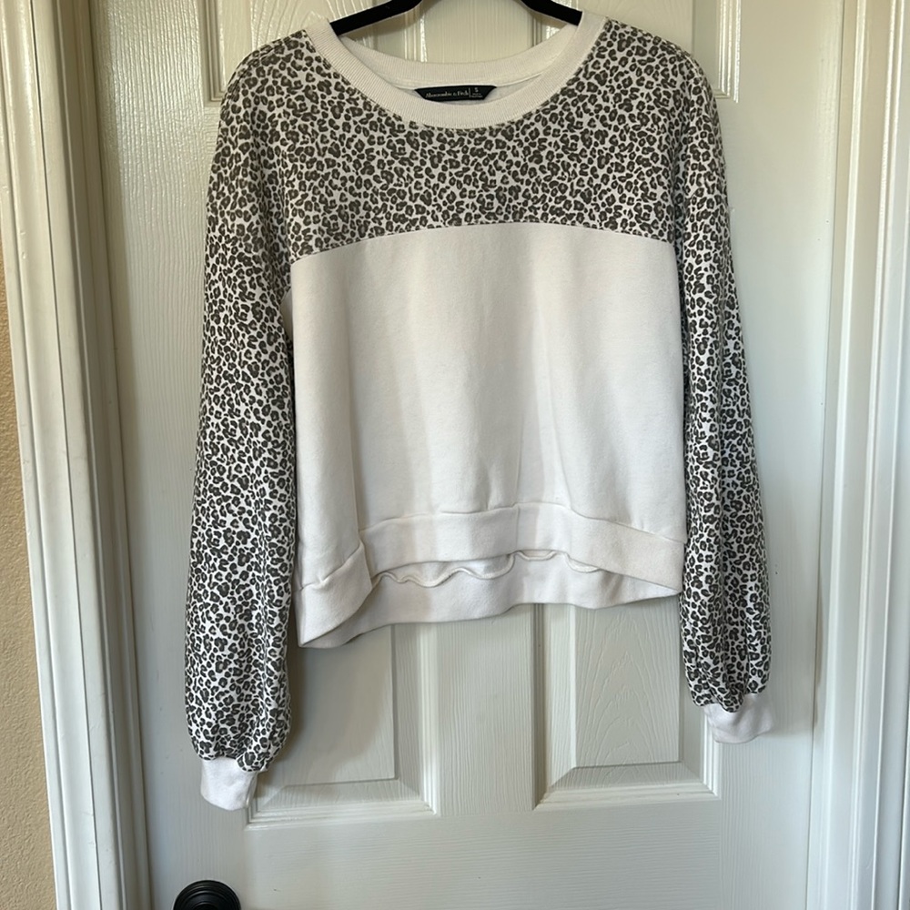 Abercrombie and Fitch cropped cheetah sweatshirt, size small. Worn a few times.